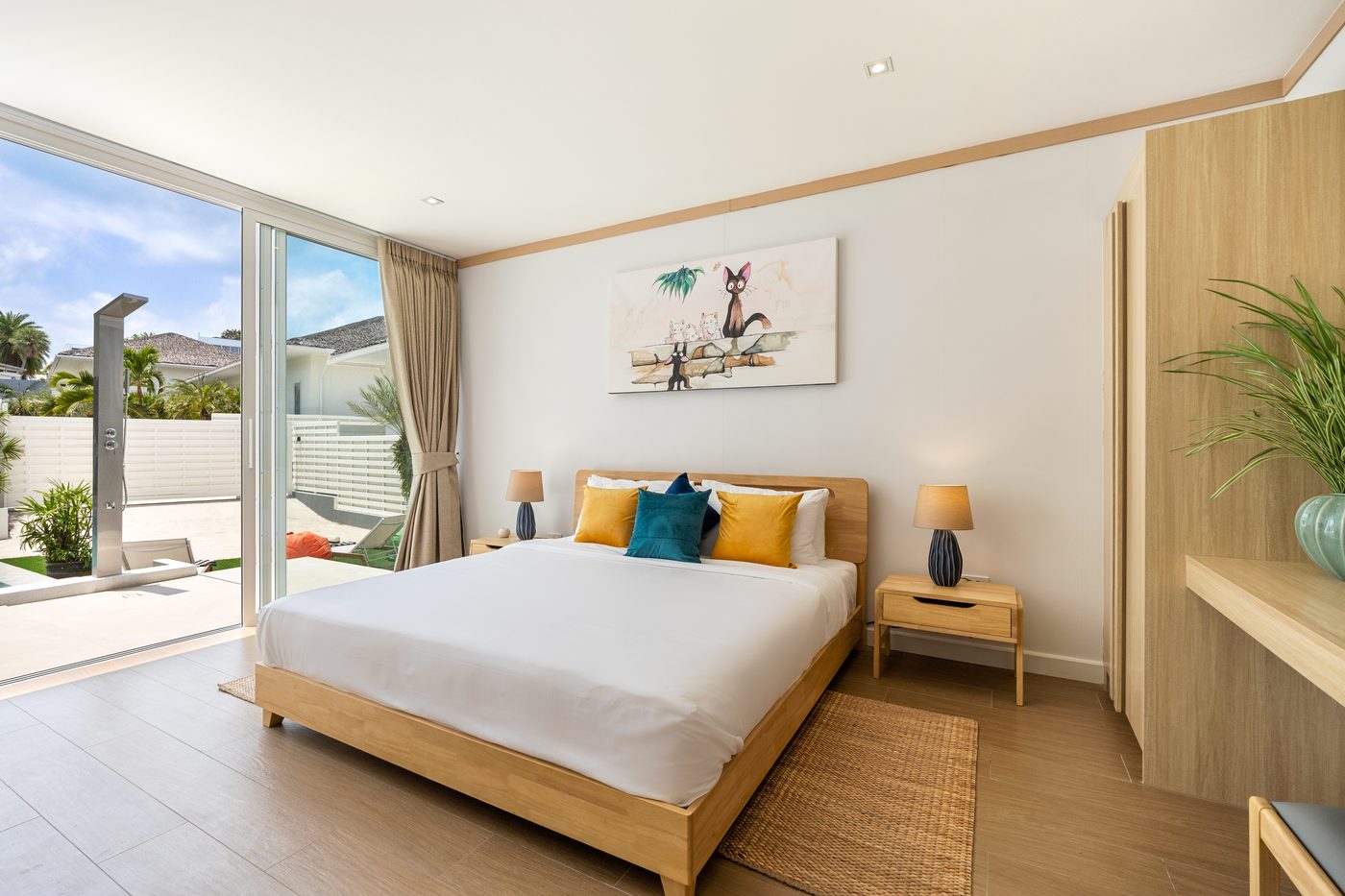 King-size bedroom with direct access to the pool terrace at Villa Sue